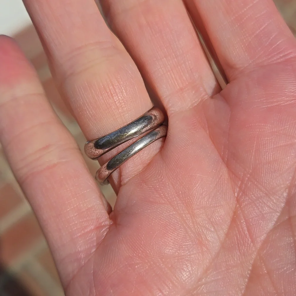Two "Diamond-Like" Costume Rings - Picture 4 of 4